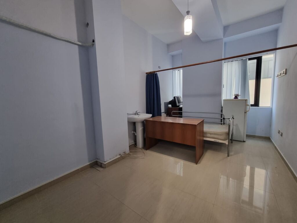 Locale commerciale in vendita a Lezhë 105 m²