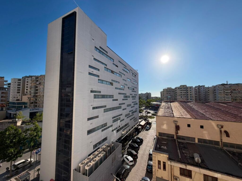 Apartament 2+1 me Qera Afatgjate - prane Hotel Partner, Vlore