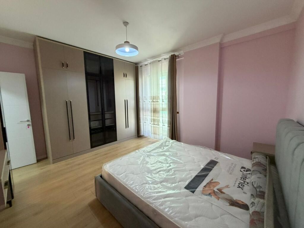 🏠 Affittasi appartamento 1+1 con posto auto  📍 A Jordan Misja, vicino al Nuovo Boulevard💰 Prezzo: 60.000 lek/mese