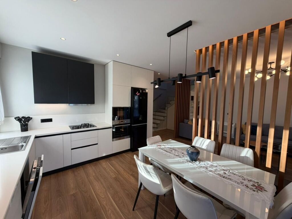 🏡 Appartamento Duplex 3+1+2 in affitto nella zona di 📍 5 Maj💰 70.000 lek /mese