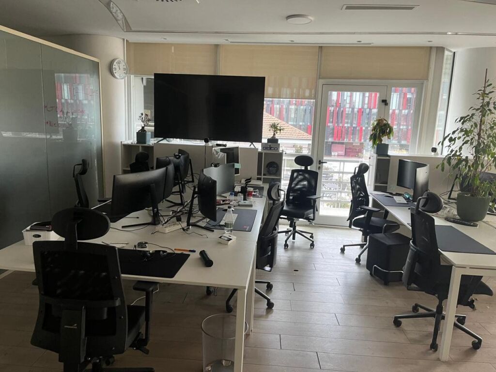 OFFICE FOR RENT 300 M2 AIR ALBANIA 700,000 LEKE FH-78001