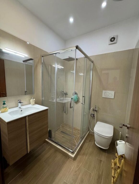 2+1, at hotel Marinaj in Astir, 500 thousand lek
