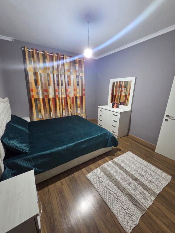 1+1,i mobiluar komune e parisit,650 mije leke