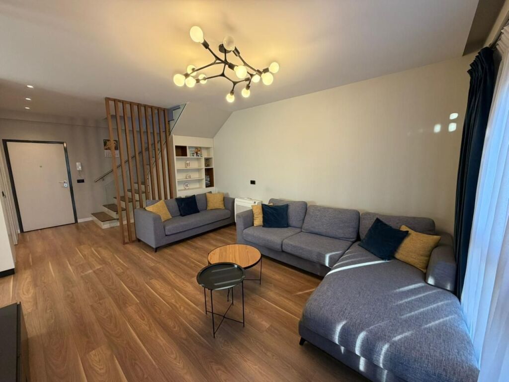 🏡 Appartamento Duplex 3+1+2 in affitto nella zona di 📍 5 Maj💰 70.000 lek /mese