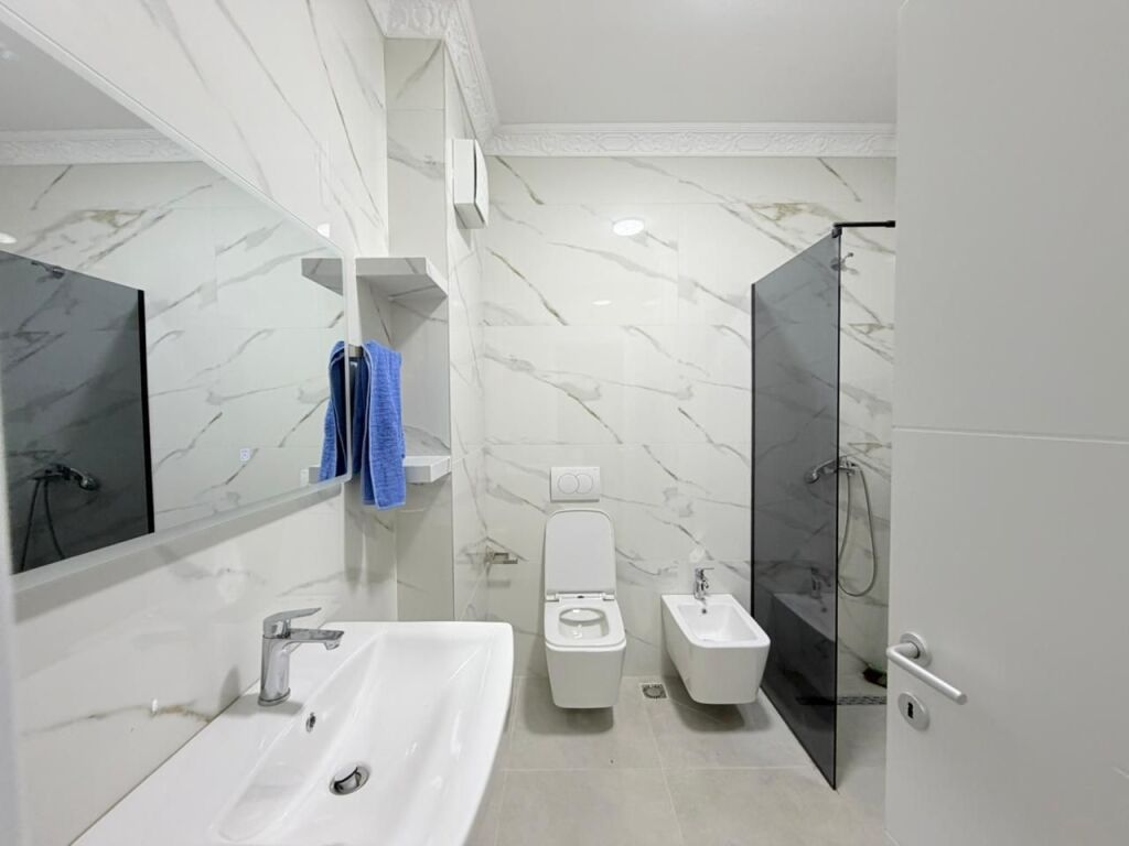 🏠 Affittasi appartamento 1+1 con posto auto  📍 A Jordan Misja, vicino al Nuovo Boulevard💰 Prezzo: 60.000 lek/mese