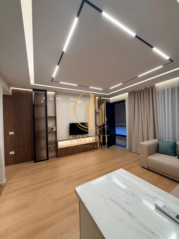 🏡 Jepet me qira apartament 2+1 në katin e dytë të një vile në zonën e Plazhit të Vjetër, Vlorë