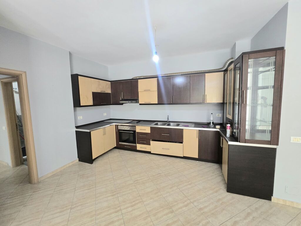Appartamento / Ufficio in Affitto Kodra e Diellit 1