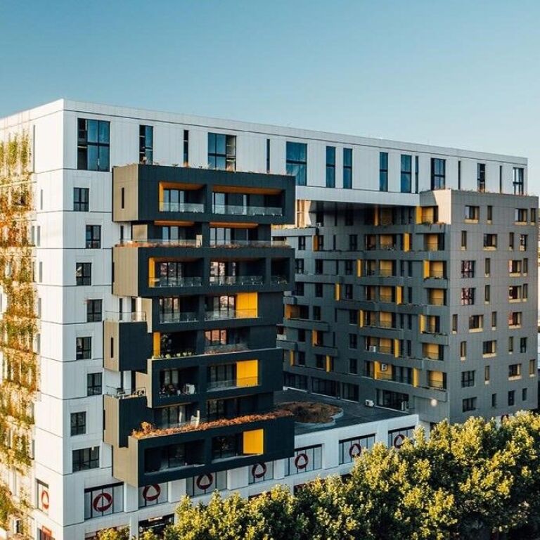 🏡 Apartment 3+1 + 2 Parking Spaces for Sale – Square 21, Tirana ✨