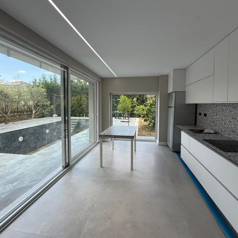 🏡 Modern Villa with Pool for Rent – Rolling Hills Residence ✨🌿