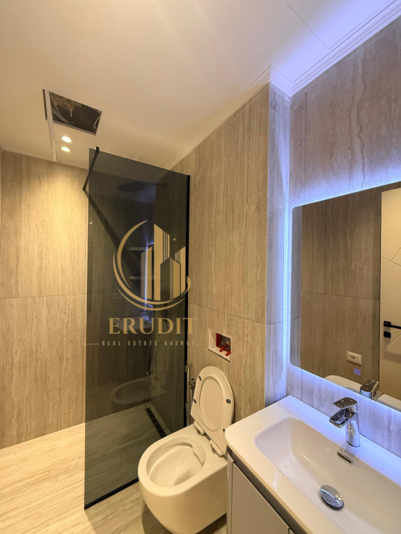 🏡 Jepet me qira apartament 2+1 në katin e dytë të një vile në zonën e Plazhit të Vjetër, Vlorë