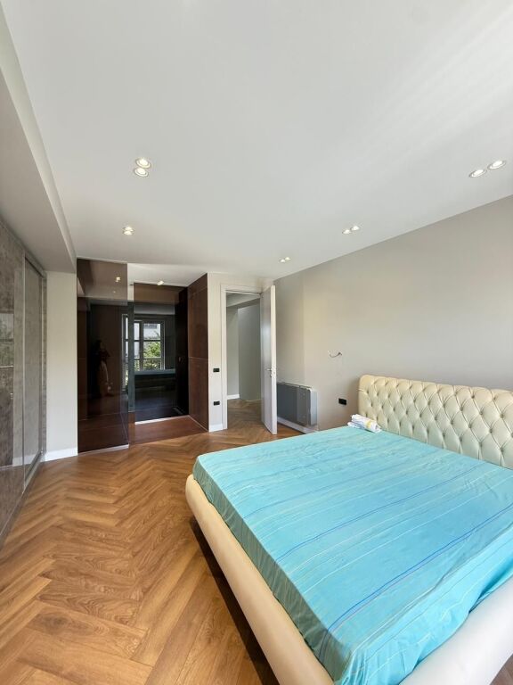 🏡 Modern Villa with Pool for Rent – Rolling Hills Residence