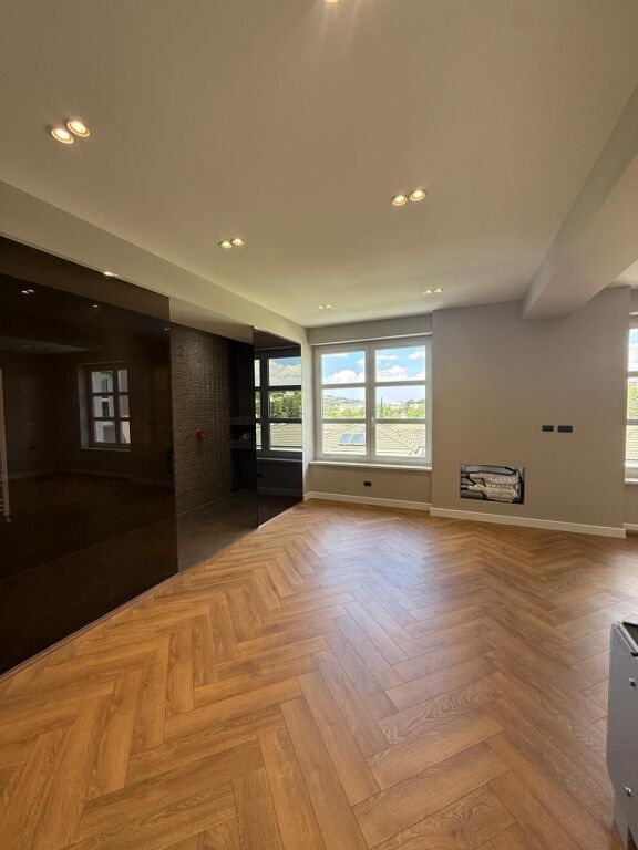 🏡 Modern Villa with Pool for Rent – Rolling Hills Residence