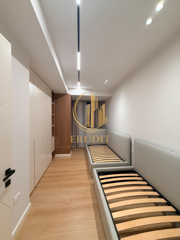 JEPET ME QIRA – Apartament Kati i Dytë në Vilë, Plazhi i Vjetër, Vlorë