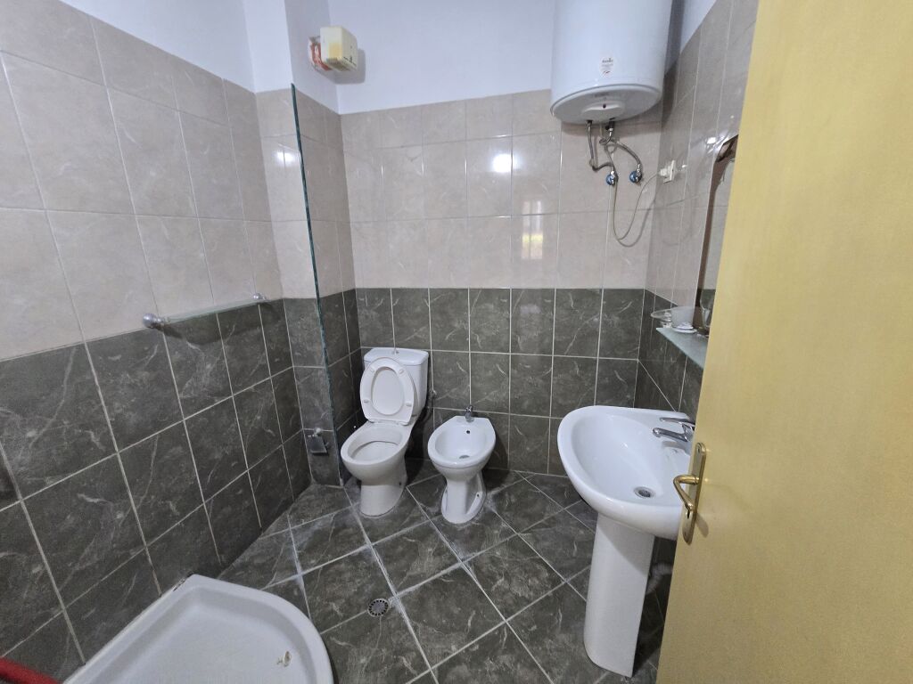 Appartamento / Ufficio in Affitto Kodra e Diellit 1