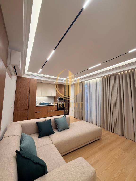 JEPET ME QIRA – Apartament Kati i Dytë në Vilë, Plazhi i Vjetër, Vlorë