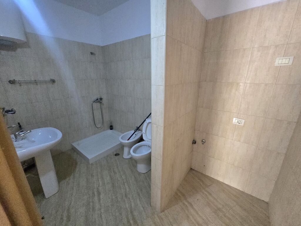 Appartamento / Ufficio in Affitto Kodra e Diellit 1