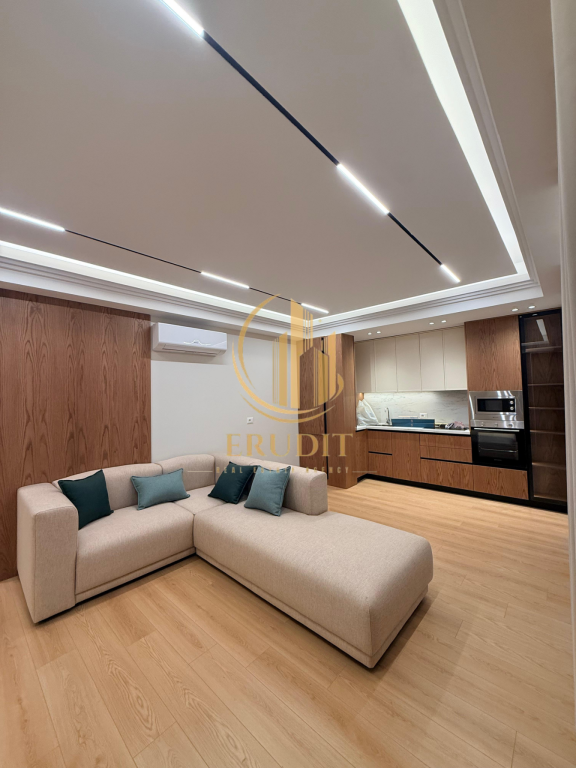 JEPET ME QIRA – Apartament Kati i Dytë në Vilë, Plazhi i Vjetër, Vlorë