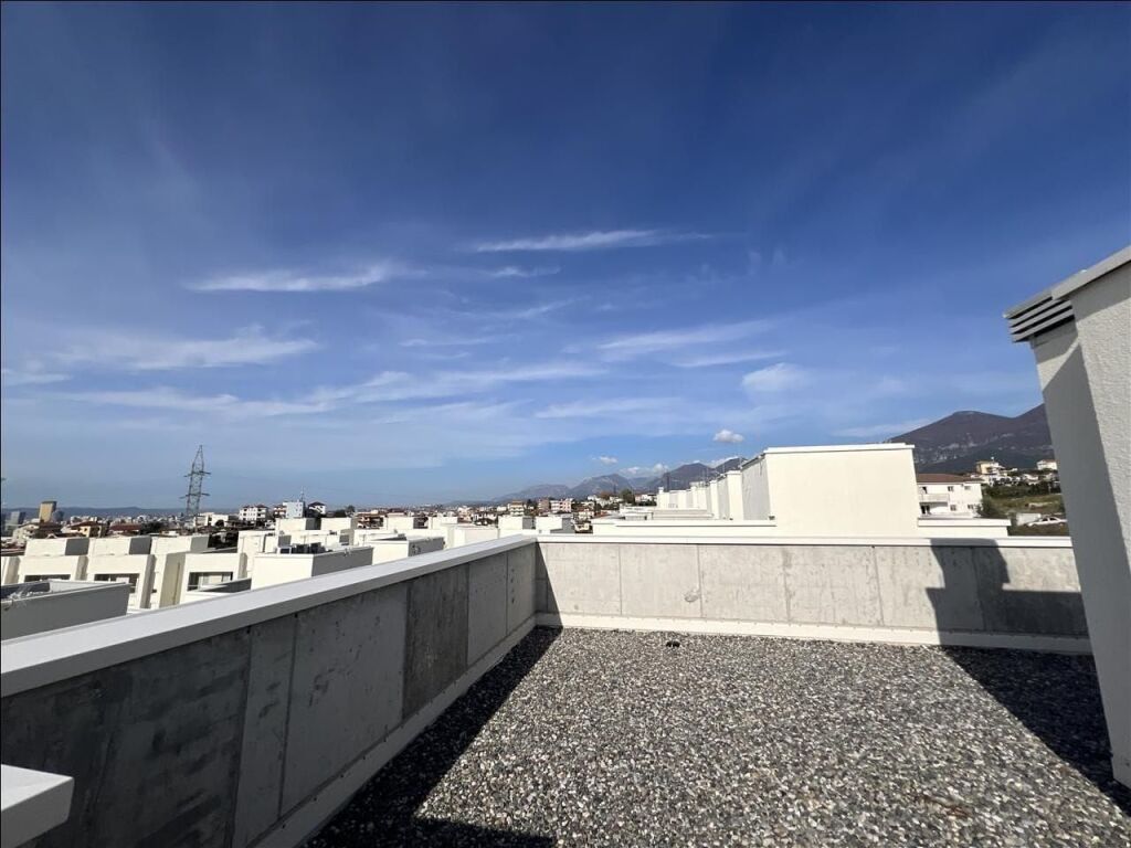 Rent | Vilë 4 + 1 + 4 | Farkë | 1800 €/month