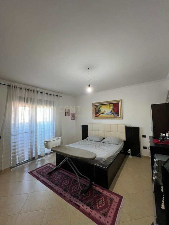 VENDESI APPARTAMENTO 2+1+ VERANDA ALLA DIREZIONE DELLA POLIZIA !