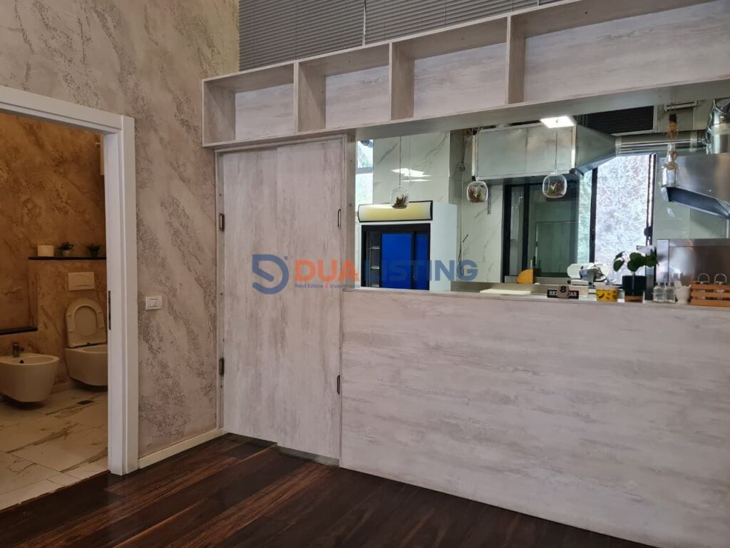 LOCALE COMMERCIALE IN AFFITTO IN PIAZZA WILSON – POSIZIONE PREMIUM, PIANO TERRA, FRONTE STRADA
