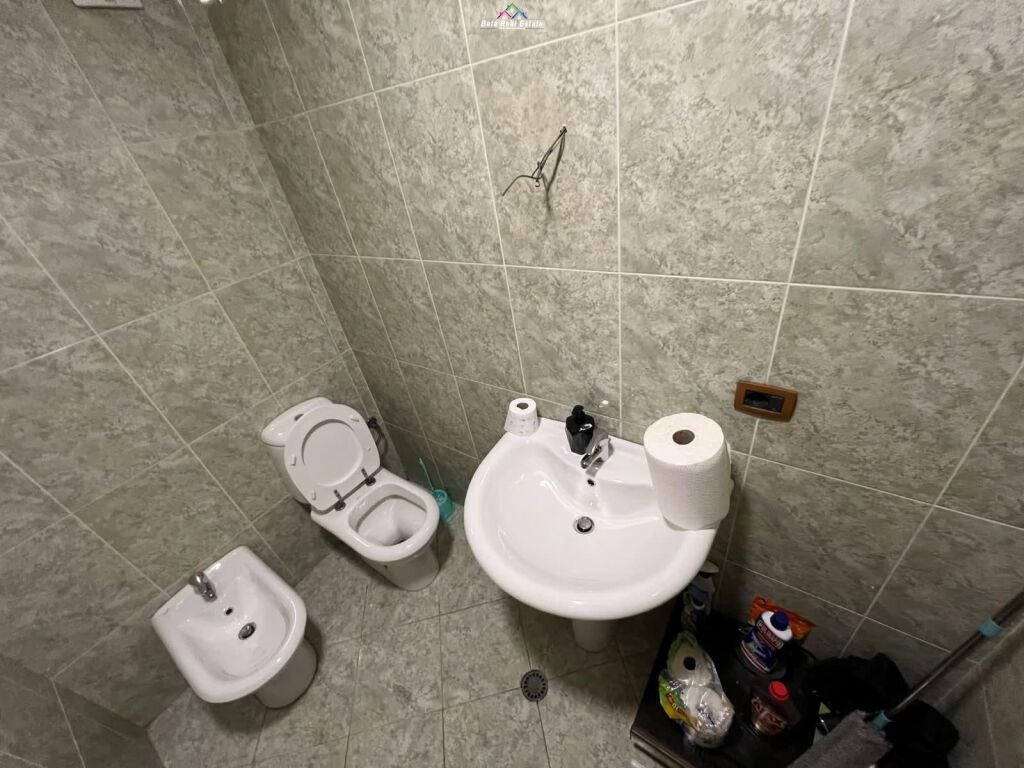 Ufficio in Affitto 2+1 Vicino a 21 Dhjetori (ID BZ2985) Tirana