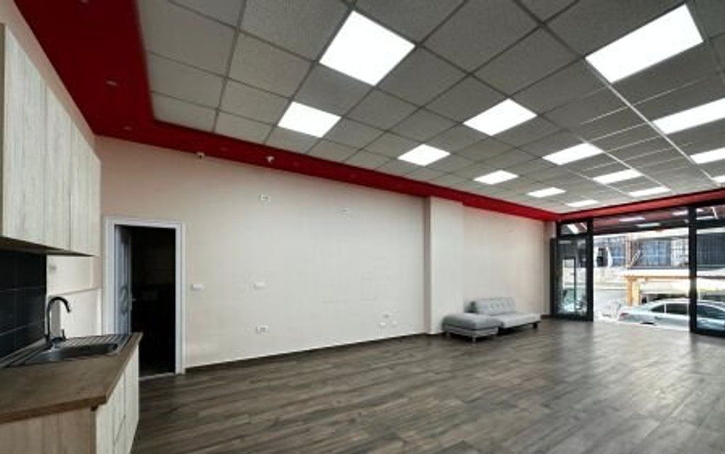 Commercial space for sale in Bllok!