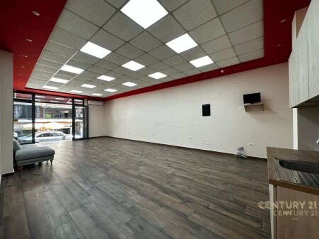Commercial space for sale in Bllok!