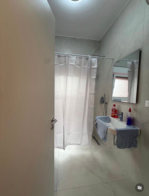 🏢In the Ali Demi area, Rezidenca Kadiu offers for rent a 1+1 apartment, newly furnished 42,000Leke