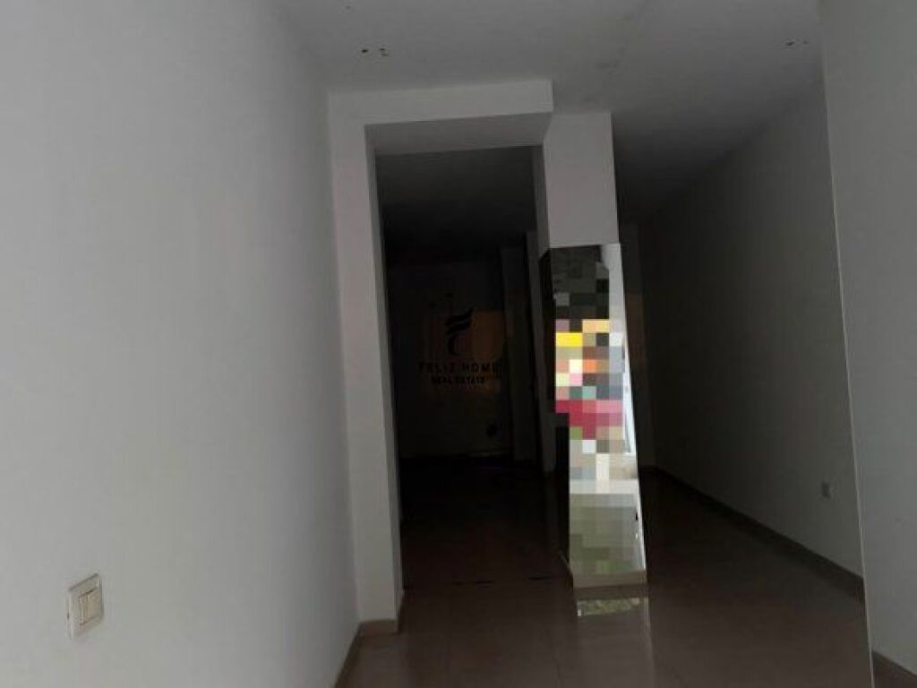 SHOP FOR RENT 51 M2 PARIS COMMUNE 80,000 LEKE  FH-78207