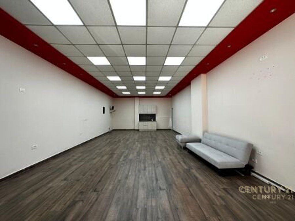 Commercial space for sale in Bllok!