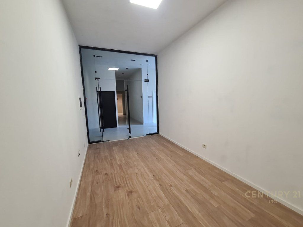 SPAZI COMMERCIALI IN AFFITTO PRESSO GOLDEN TOWER – MINE PEZA