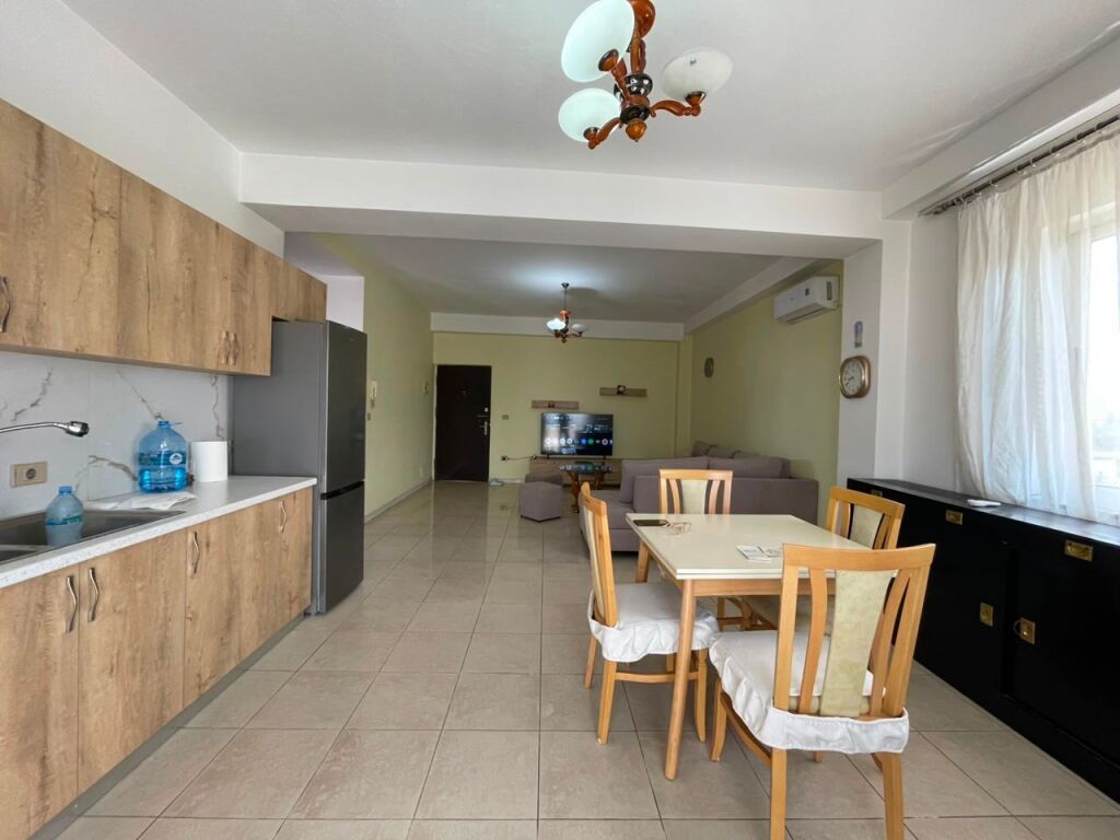 Apartament  2+1 per qira tek Farmacia 10.