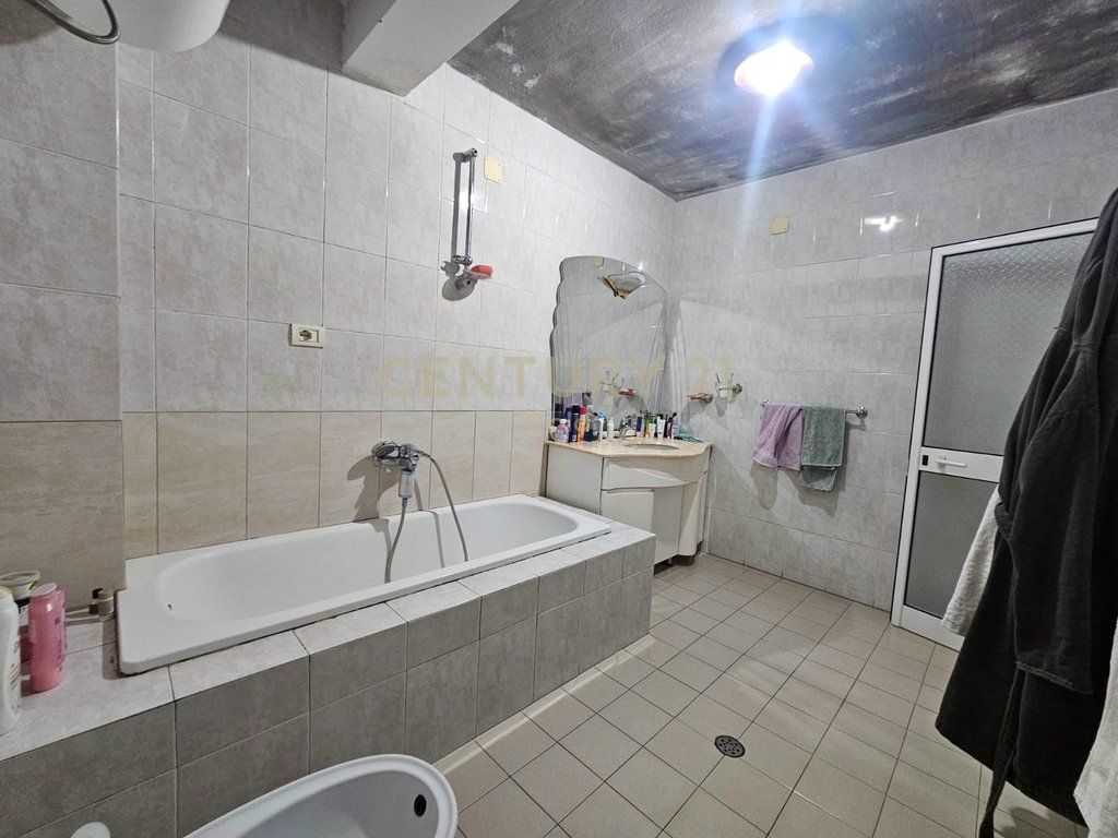 APARTMENT FOR SALE 2+1 NEAR DESHMORET E LIRISE SCHOOL! 285,000 €
