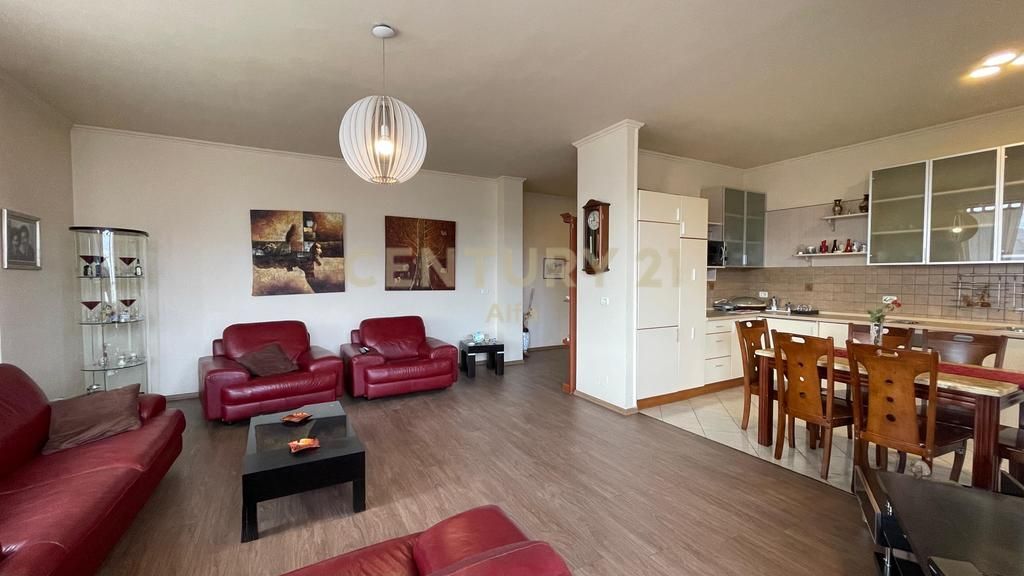 Apartament 2+1+2 për Qira në rruga  Myslym Shyri – 