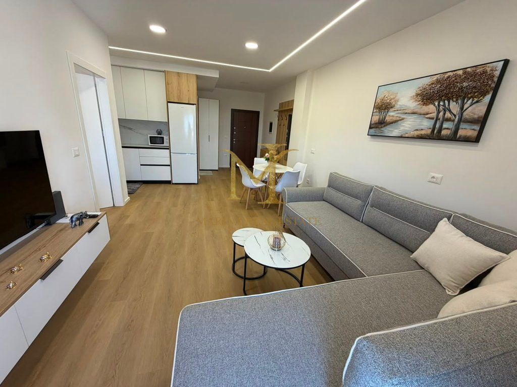 AFFITTASI APPARTAMENTO 1+1 A PLAZH HEKURUDHA MOLTO VICINO AL MARE!