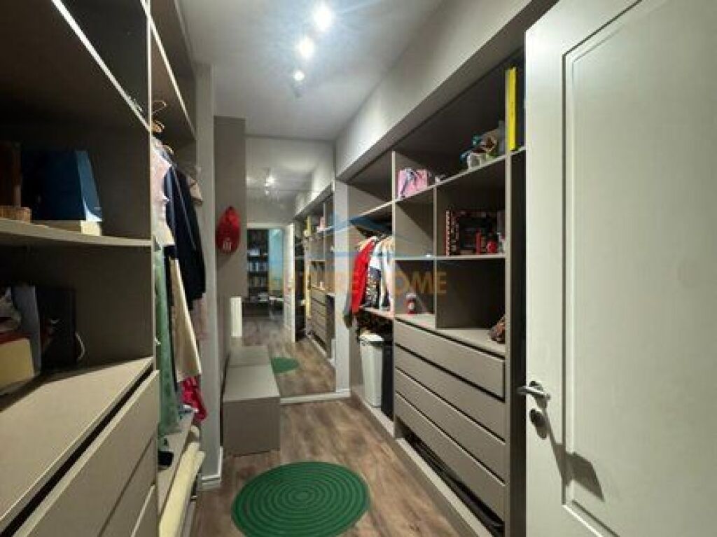 For sale, Apartment 3+1+2, 21 Dhjetori, Tirana