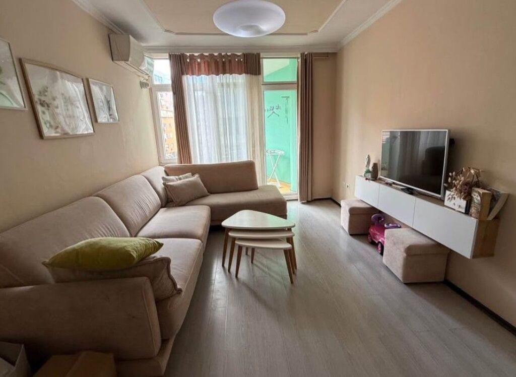 Apartment 2+1 for rent at Komuna e Parisit