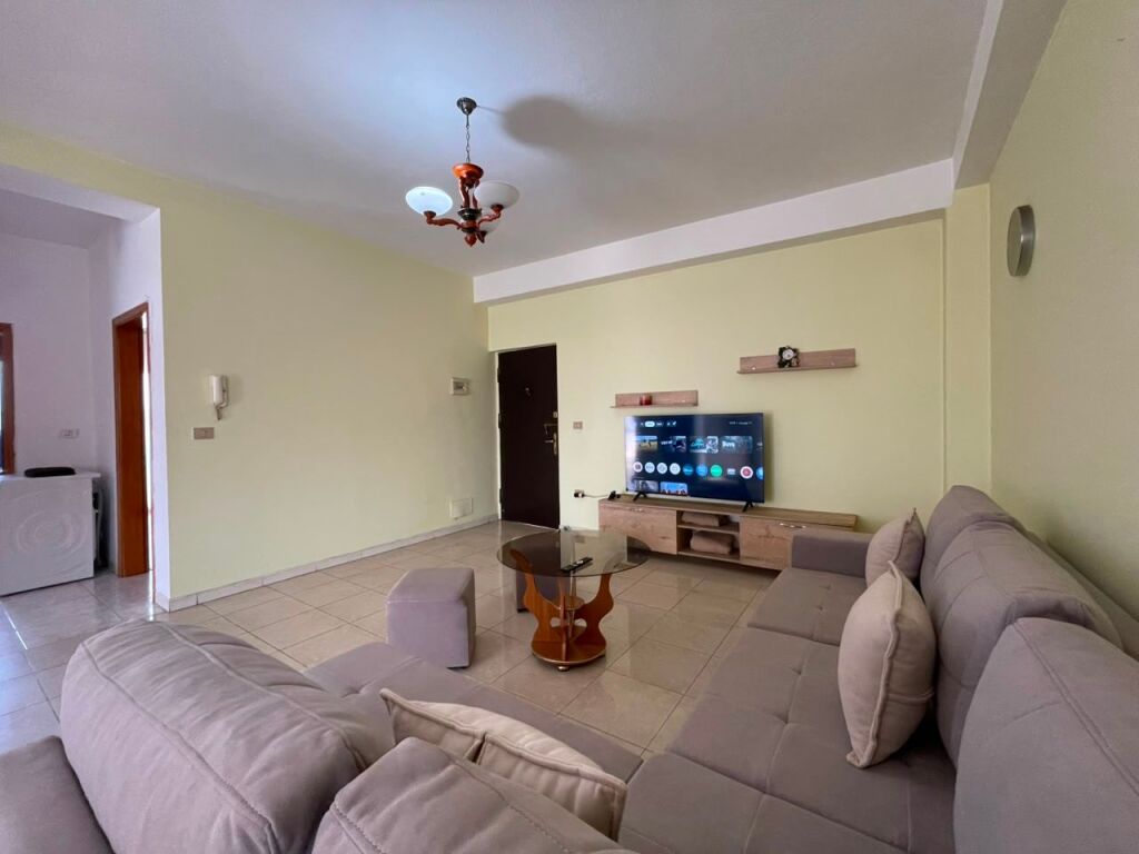 Apartament  2+1 per qira tek Farmacia 10.