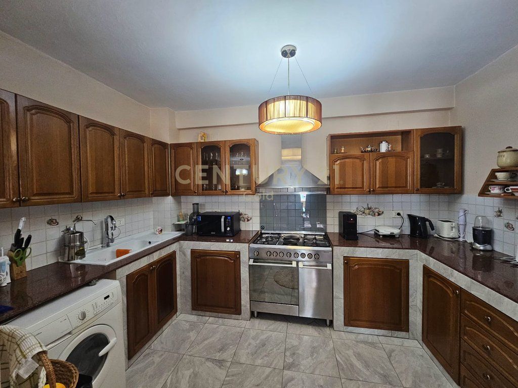 APARTMENT FOR SALE 2+1 NEAR DESHMORET E LIRISE SCHOOL! 285,000 €