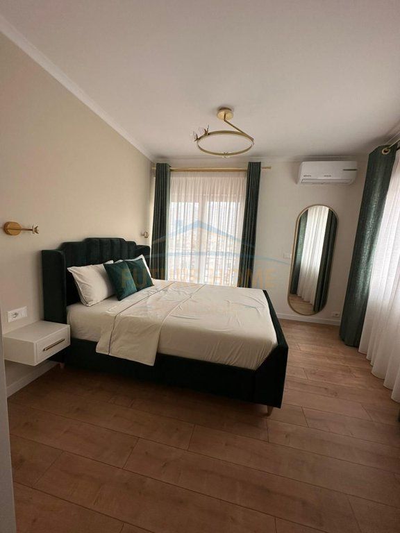 Rent, 3+1+2+Parking space, Train Station, Tirana.