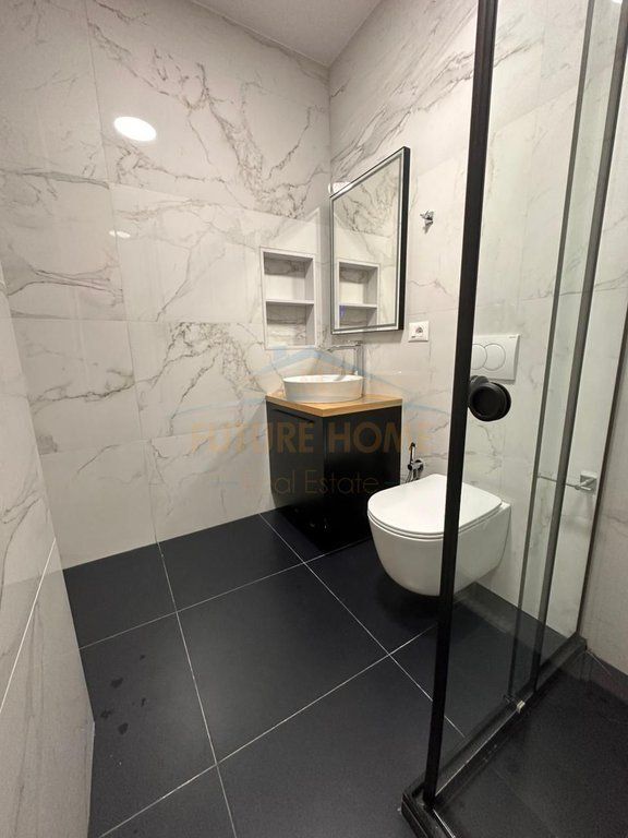 Rent, 3+1+2+Parking space, Train Station, Tirana.