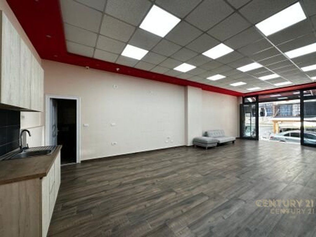 Commercial space for sale in Bllok!