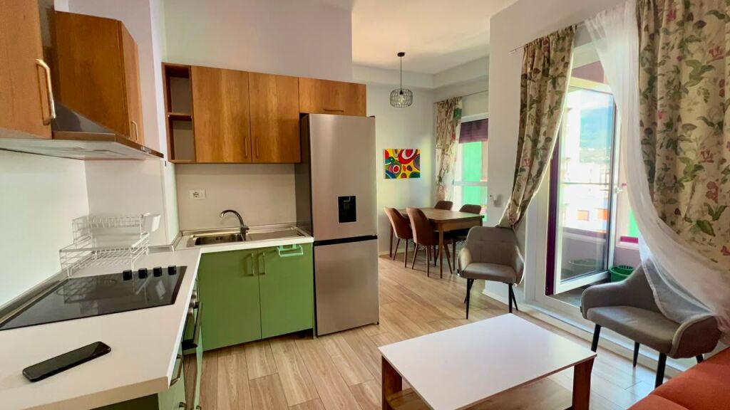For Rent: 1+1 Apartment 📍 Ali Demi (Mangalem Complex) - 5th Floor - 40,000 ALL/Month - Area: 60m² || Quick access to Tirana’s main road connections 🚗