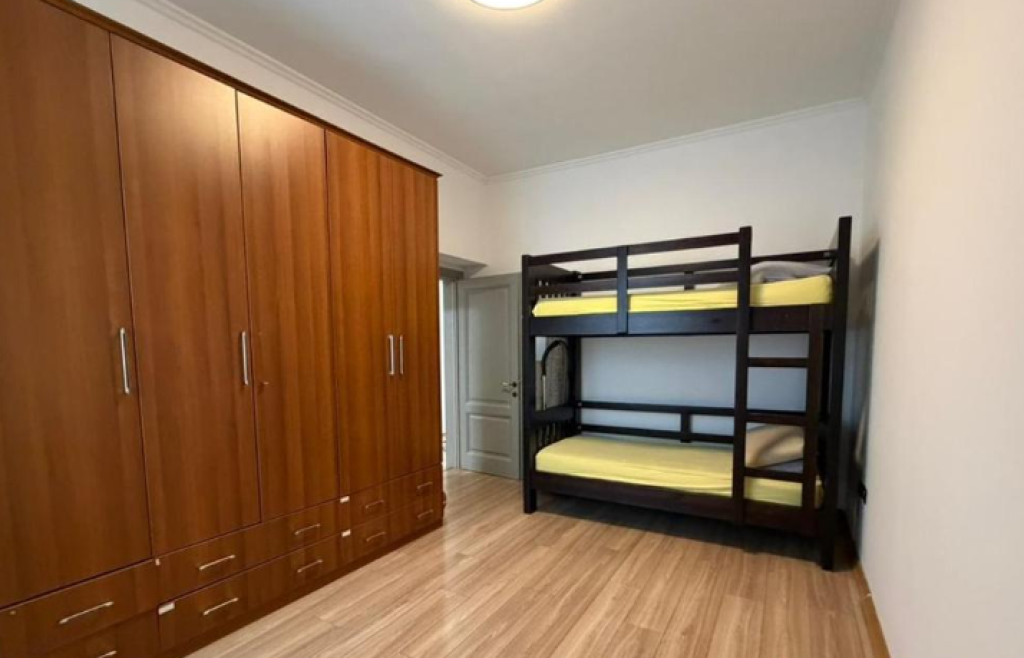 Rruga e Durresit, Apartament 2+1 me Qira