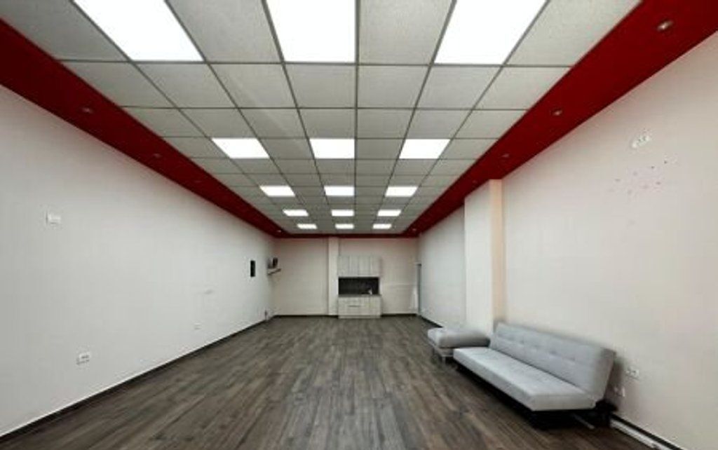 Commercial space for sale in Bllok!