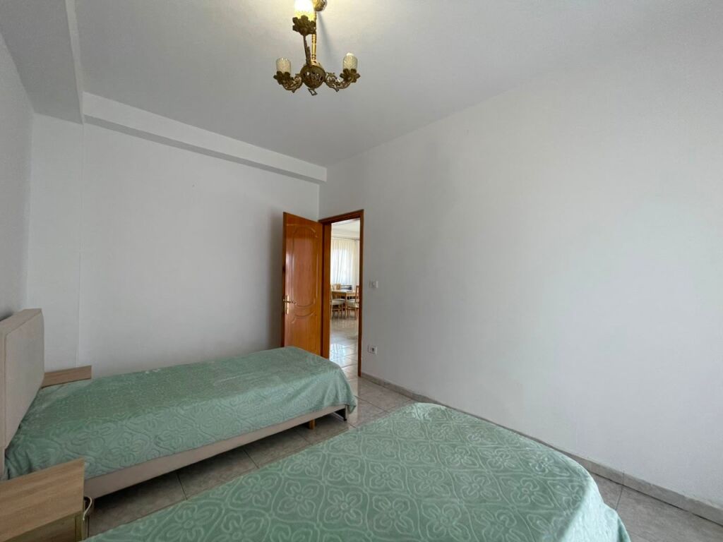Apartament  2+1 per qira tek Farmacia 10.