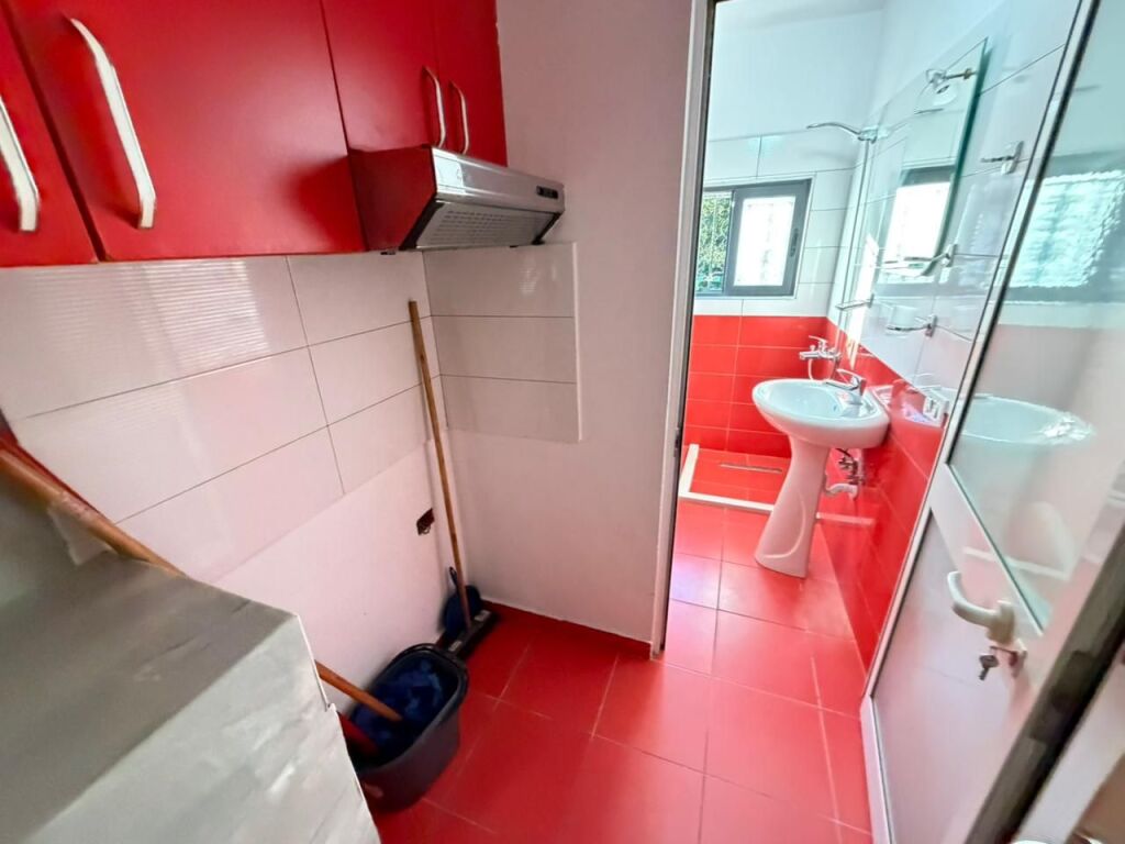 Jepet me qira apartamet 2+1 . Tek oxhaku,spitalet nene tereza, 450 mije lek ne muaj