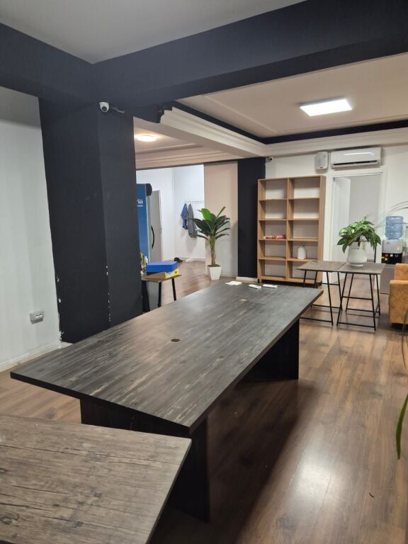 Premises for rent - Kavaja Street