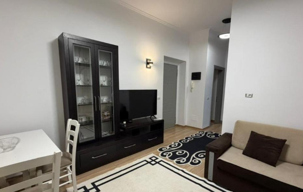 Rruga e Durresit, Apartament 2+1 me Qira