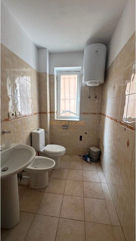 Qera Apartament 3+1, Rruga Fortuzi,Tiranë